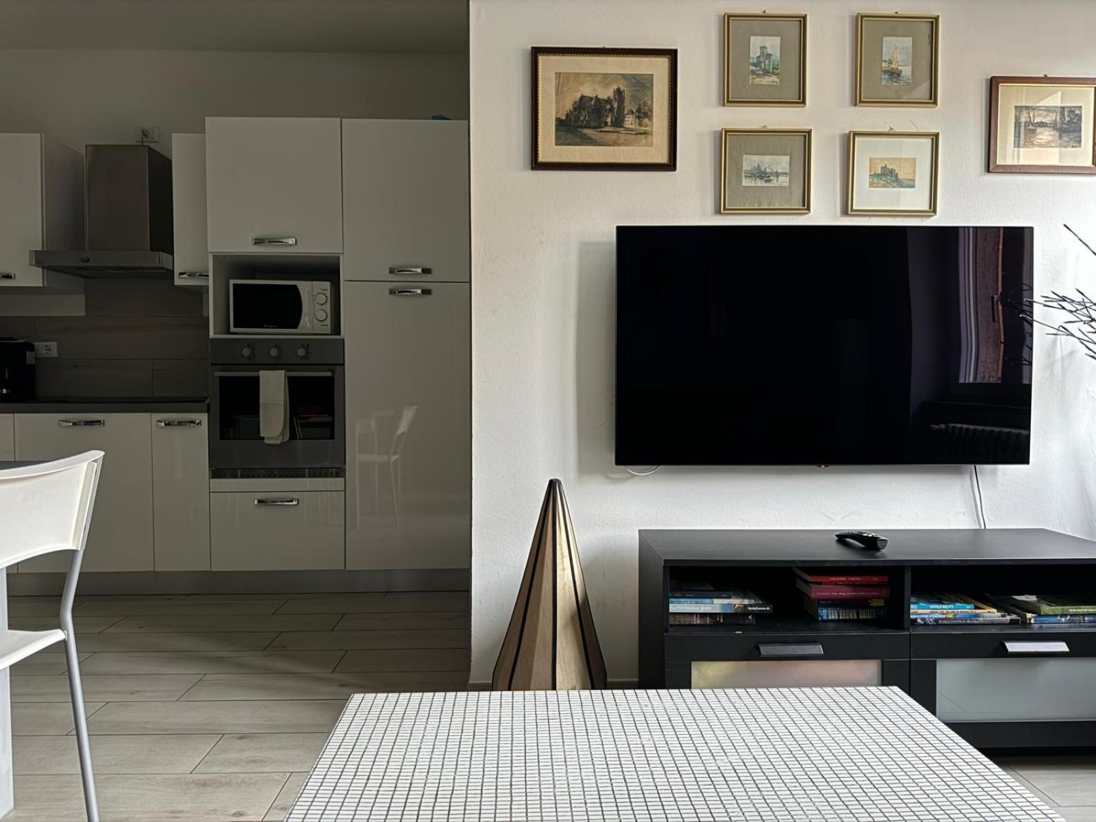 The Lighthouse - Central Apartment Аоста Экстерьер фото